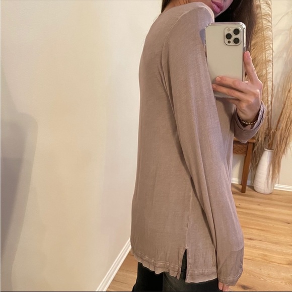 Simple V Neck LS - Romance Taupe - Picture 4 of 8